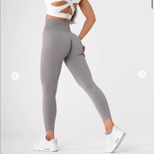 NVGTN (NEW) Light Grey Solid Seamless Leggings